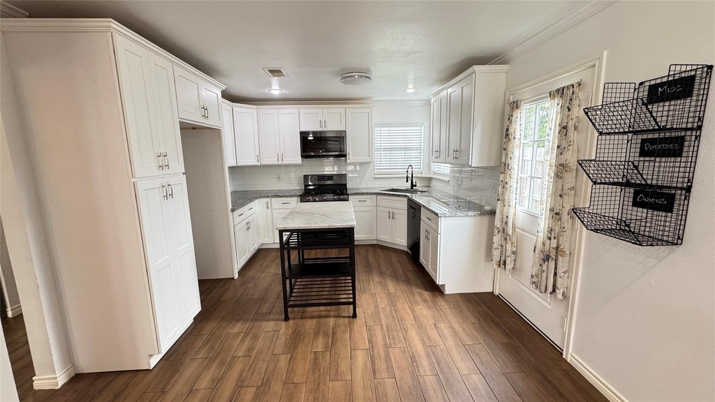 221 Hyta Street - Photo 6