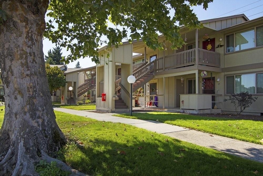 1220 W 8th St - Photo 6