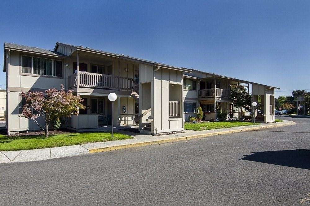 1220 W 8th St - Photo 0