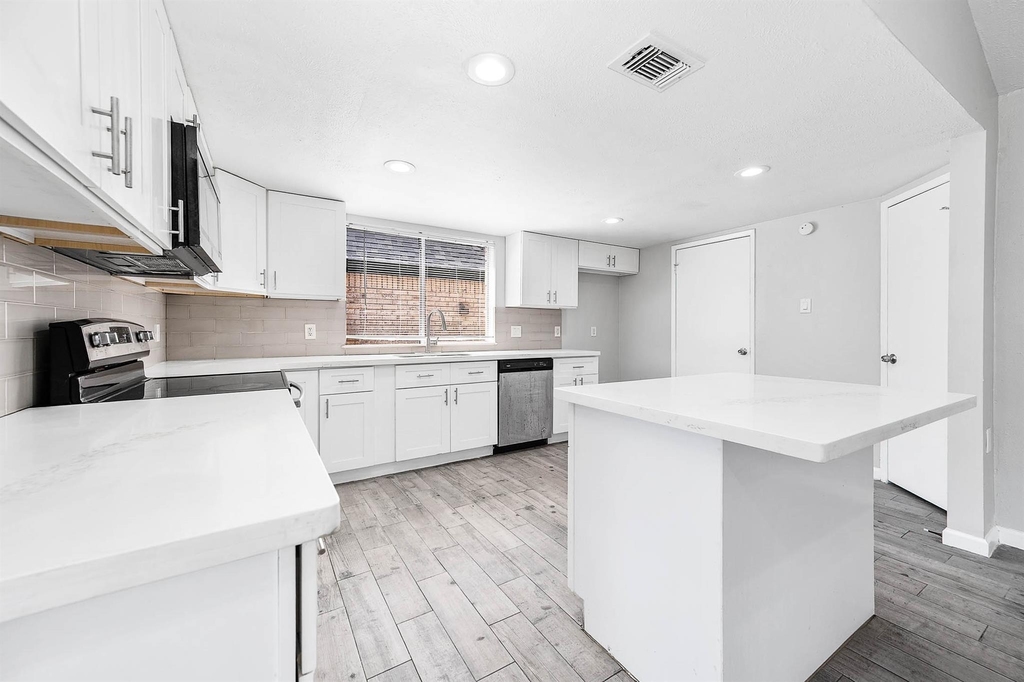 14315 Swanfield Drive - Photo 7