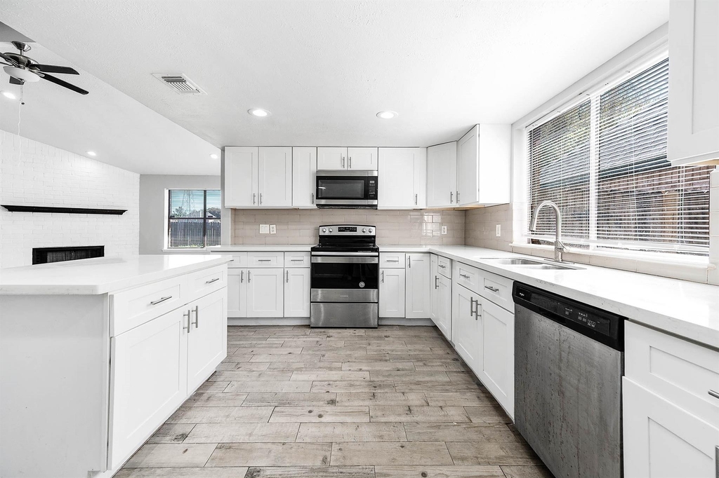 14315 Swanfield Drive - Photo 9