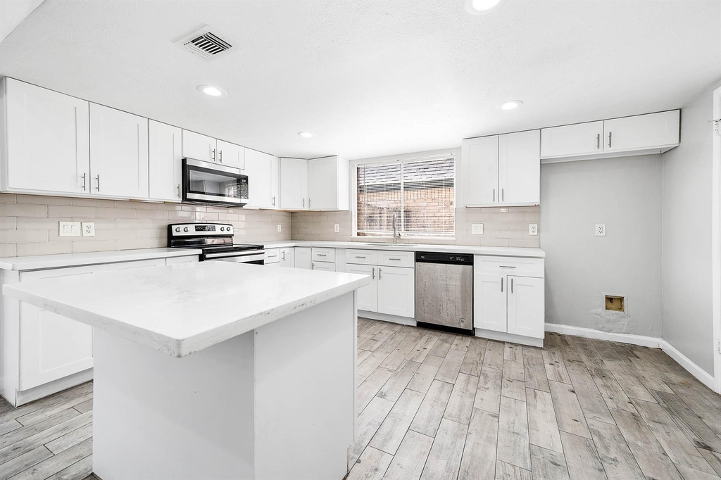 14315 Swanfield Drive - Photo 8