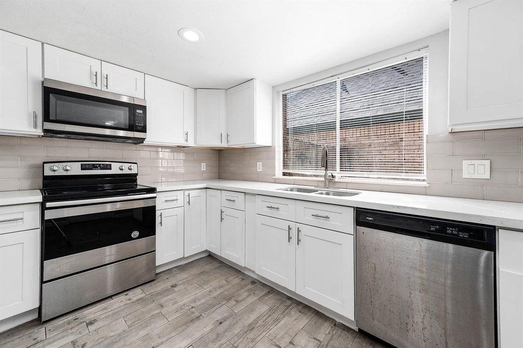 14315 Swanfield Drive - Photo 10