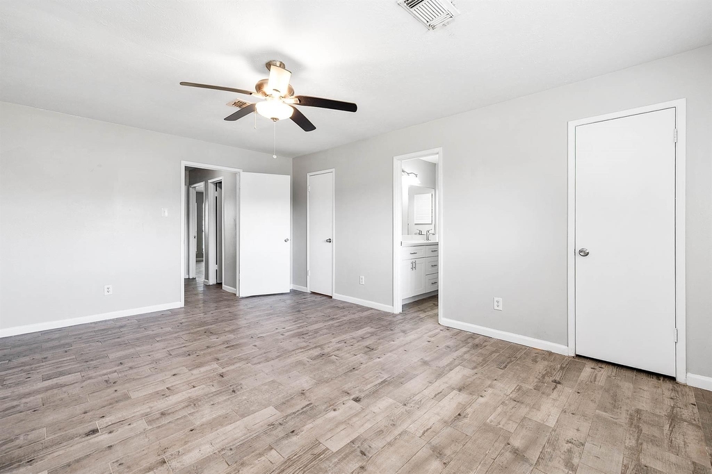14315 Swanfield Drive - Photo 17