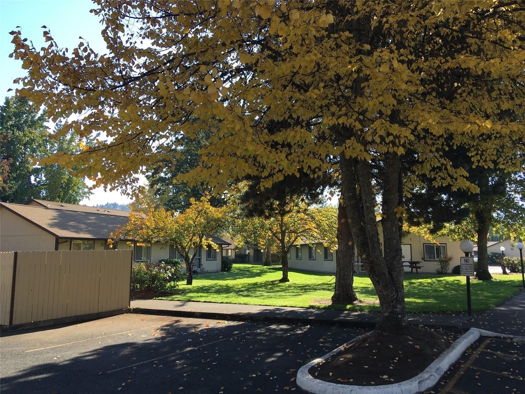 900 N Douglas Ave - Photo 10