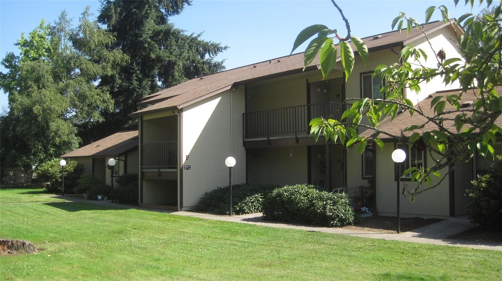 900 N Douglas Ave - Photo 1