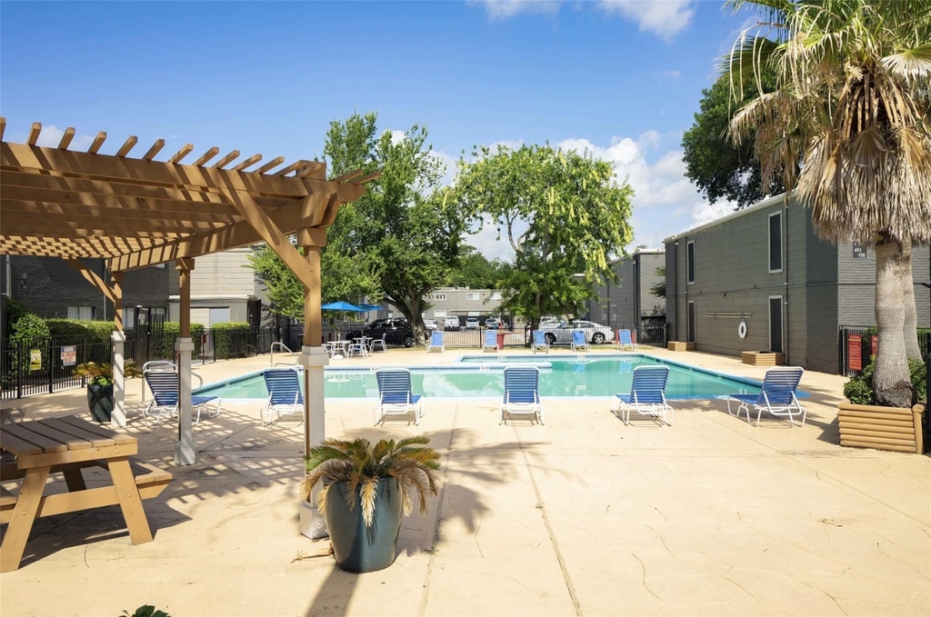 1370 Afton Street - Photo 3