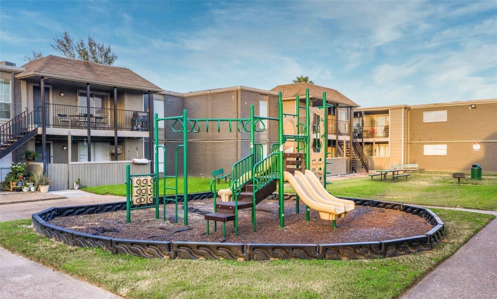 1370 Afton Street - Photo 4