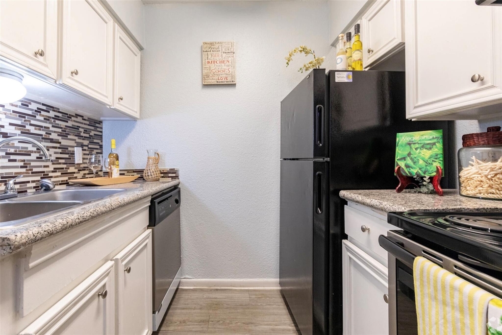 1370 Afton Street - Photo 15