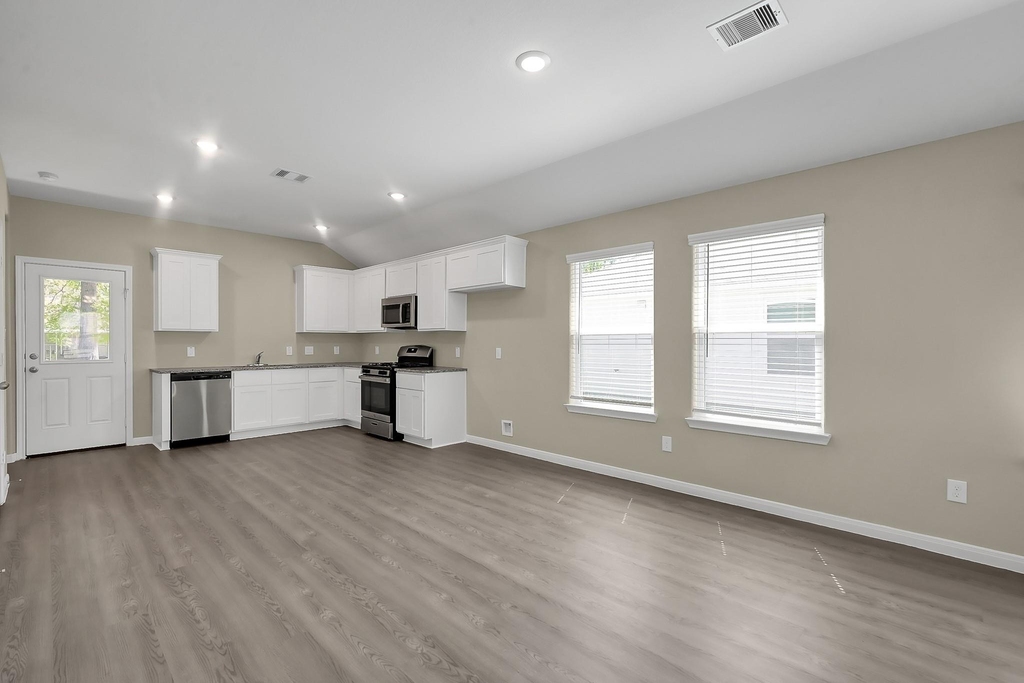 811 Jefferson Avenue - Photo 0