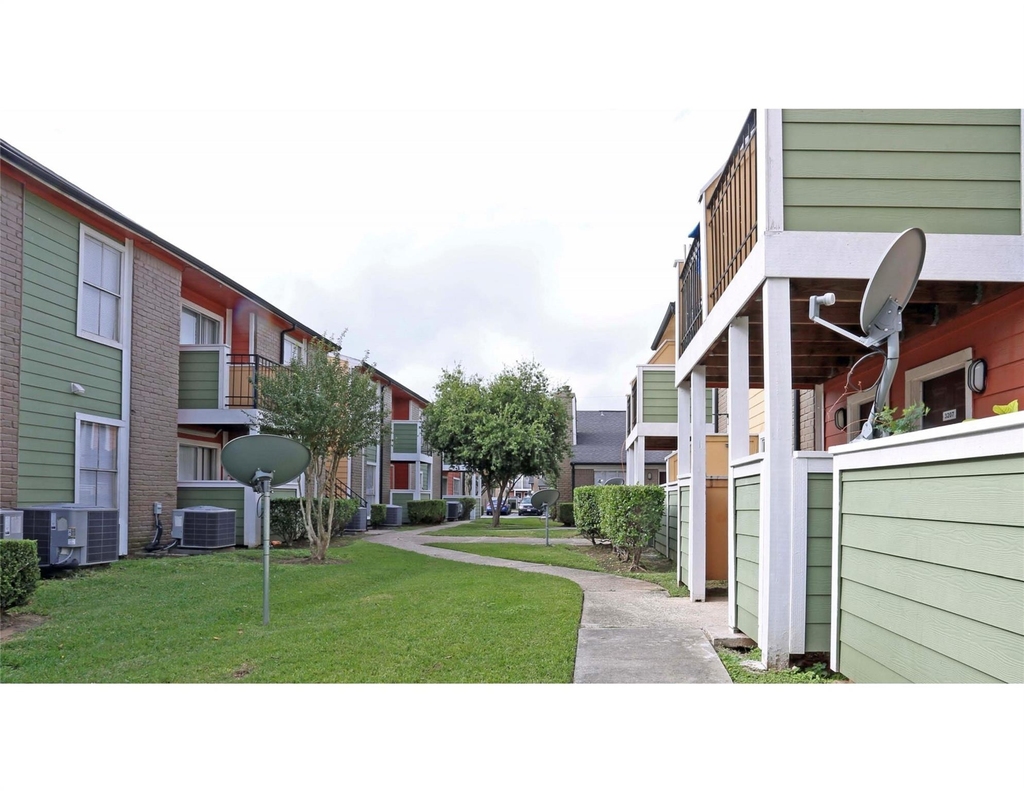 2431 Cypress Creek Parkway - Photo 1