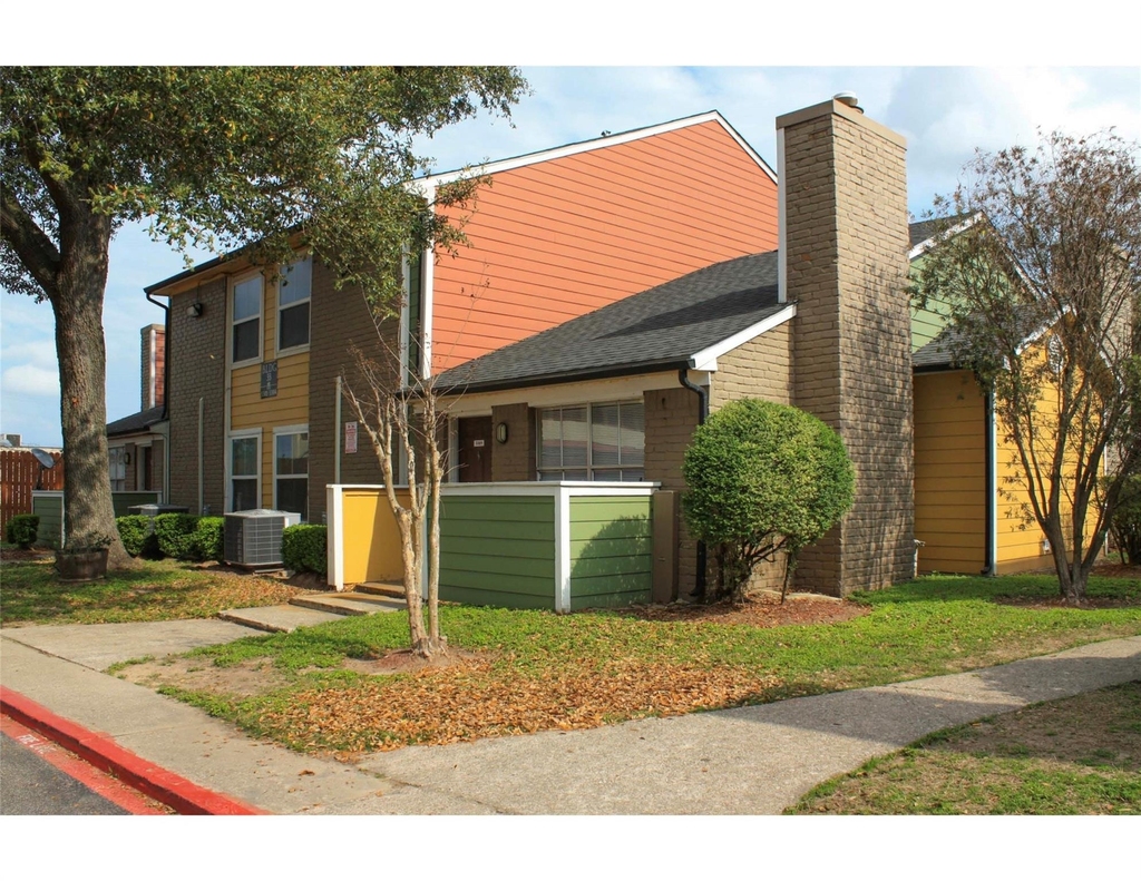 2431 Cypress Creek Parkway - Photo 3