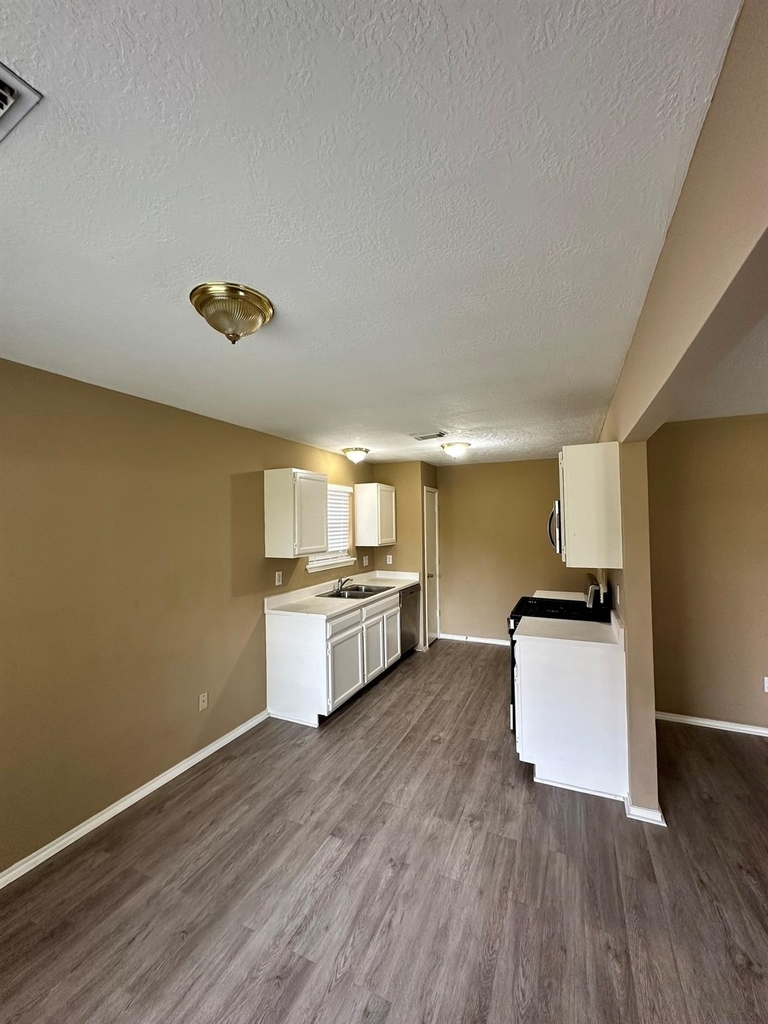 6910 Bayou Crest Drive - Photo 4