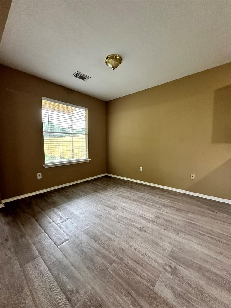 6910 Bayou Crest Drive - Photo 3