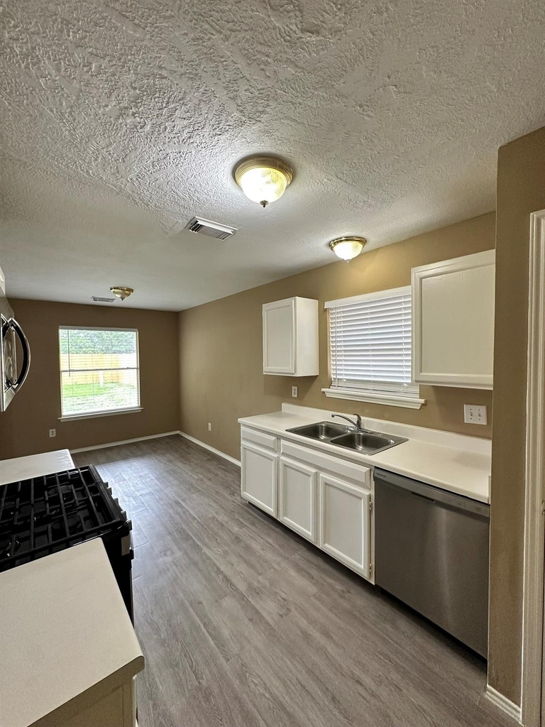 6910 Bayou Crest Drive - Photo 5