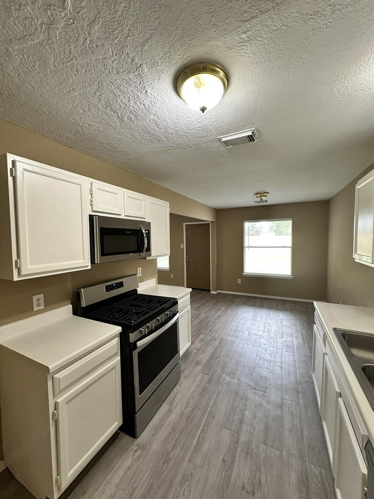 6910 Bayou Crest Drive - Photo 6