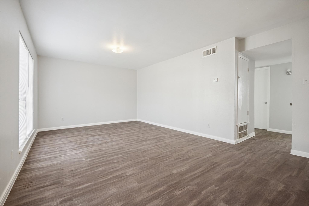 1716 Crownover Road - Photo 4