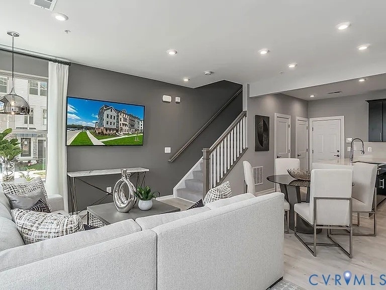 202 Brattice Dr - Photo 4