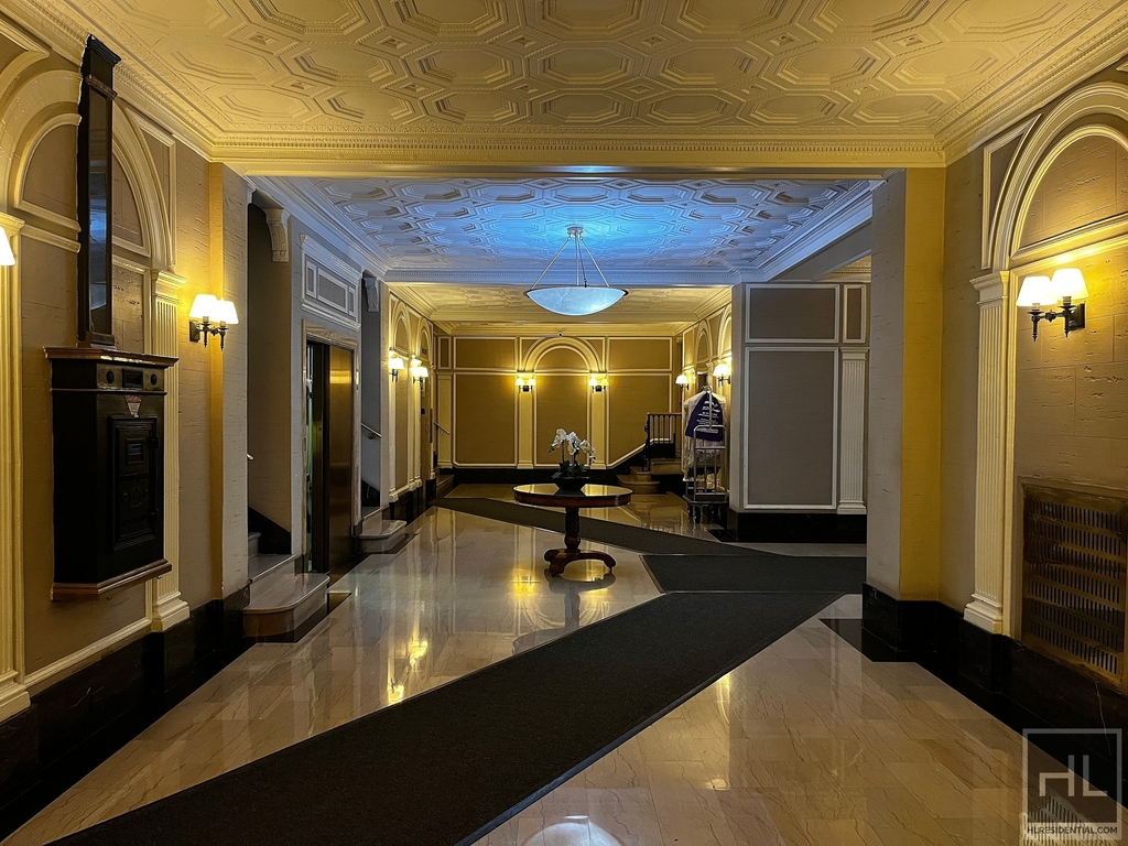 West 68 Street - Photo 6