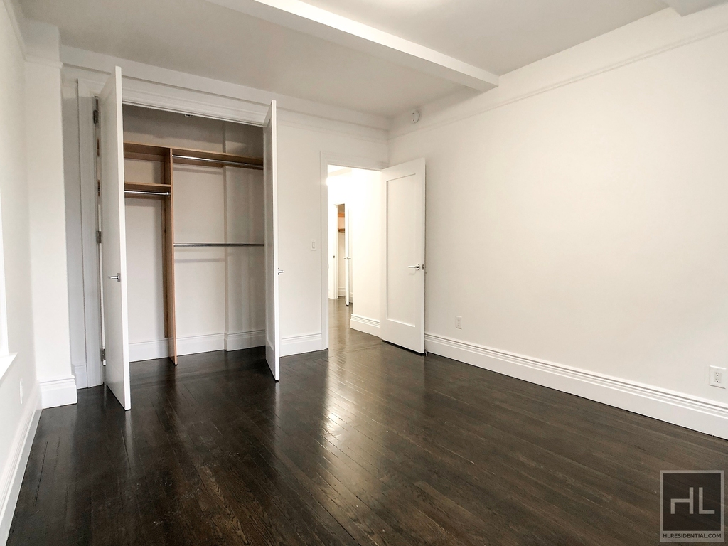 West 68 Street - Photo 1