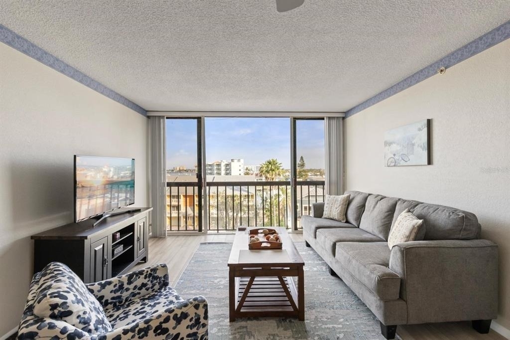 255 Dolphin Point - Photo 4