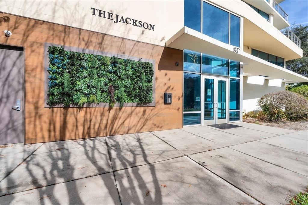 525 E Jackson Street - Photo 1