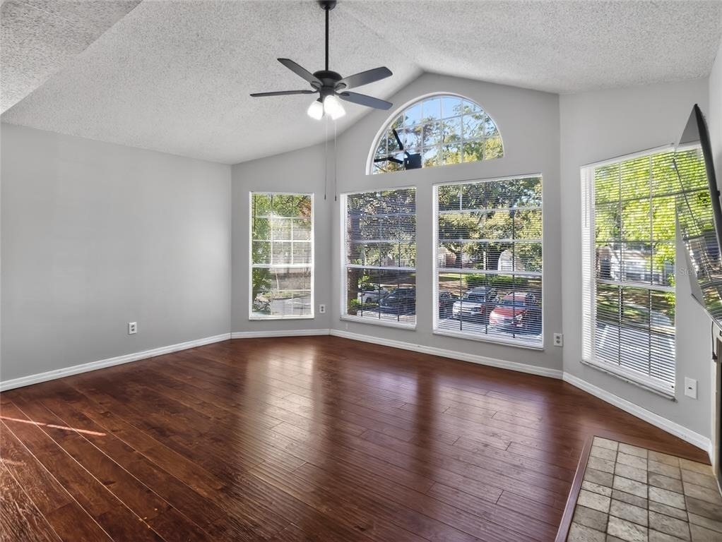 682 Youngstown Parkway - Photo 5