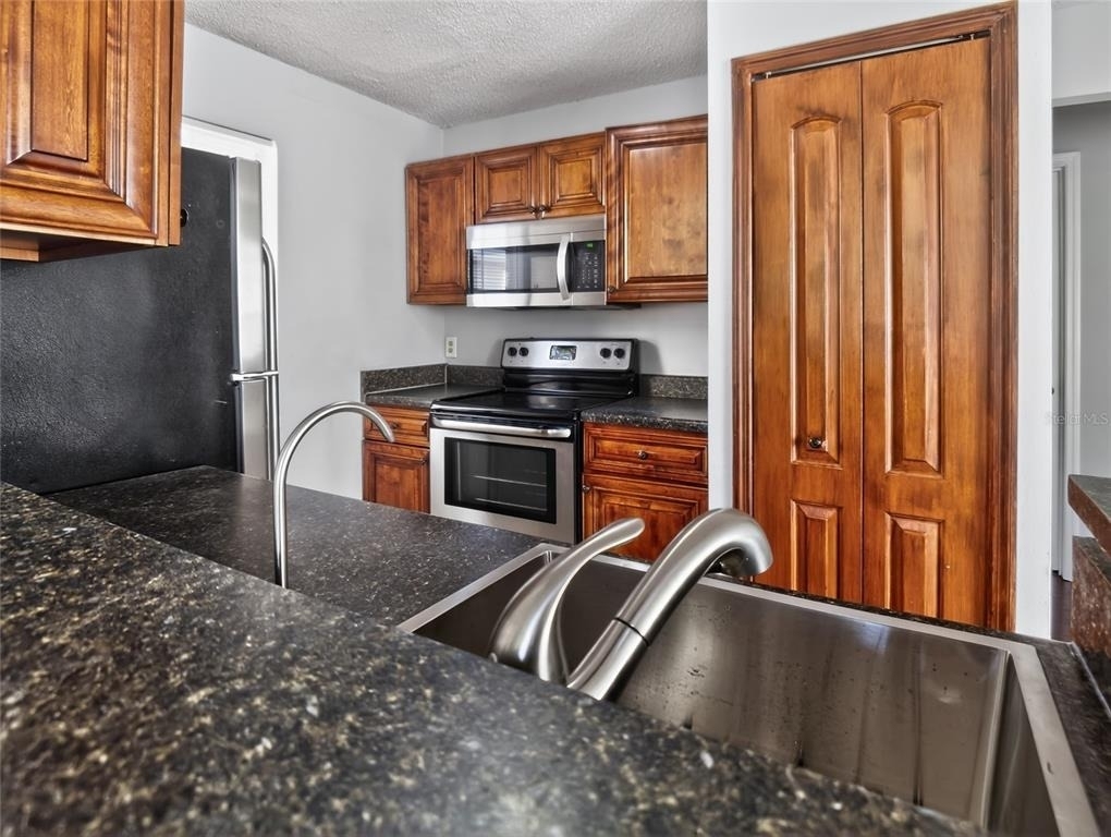 682 Youngstown Parkway - Photo 13