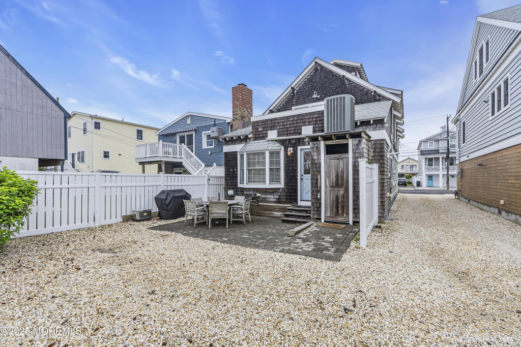 196 3rd Avenue - Photo 25