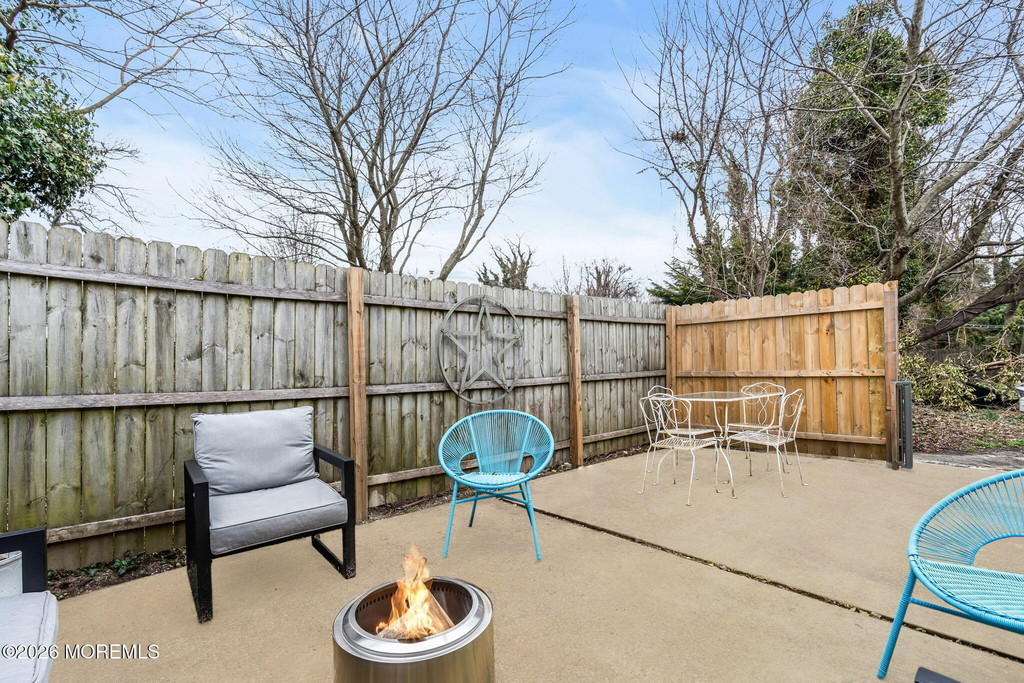 1227 Bay Avenue - Photo 26