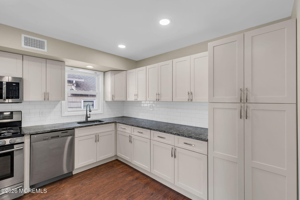 404 9th Avenue - Photo 10