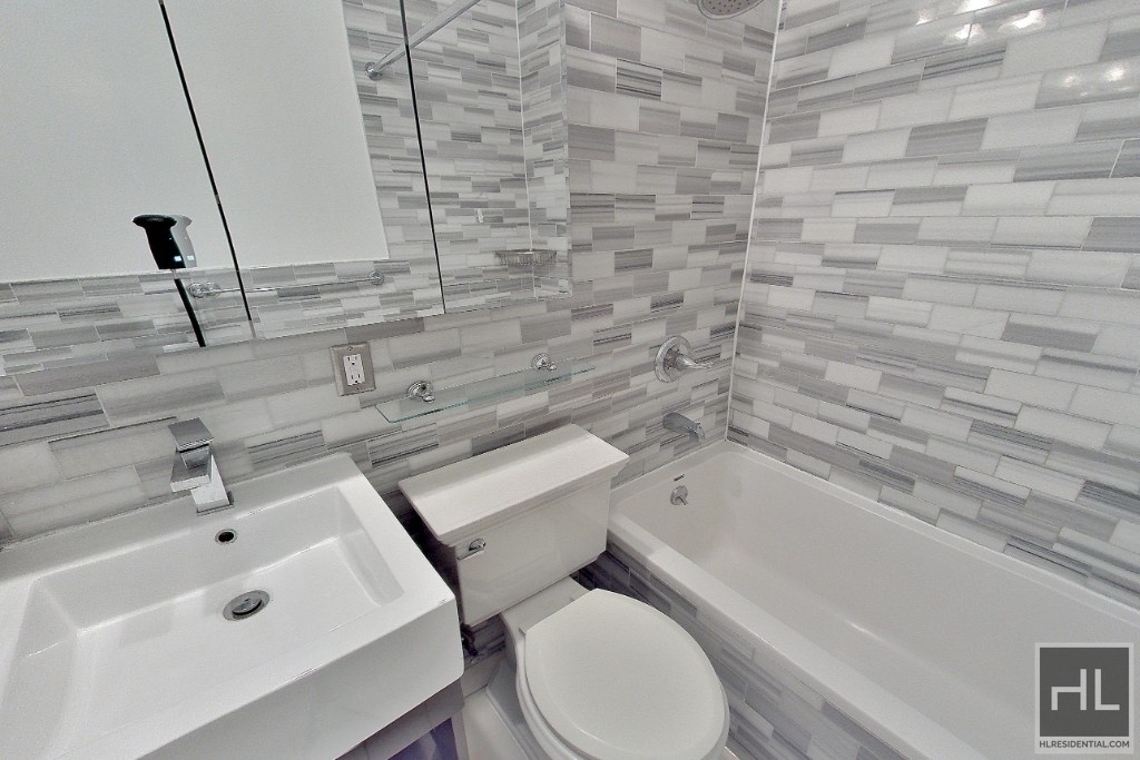 E 13th St. - Photo 4