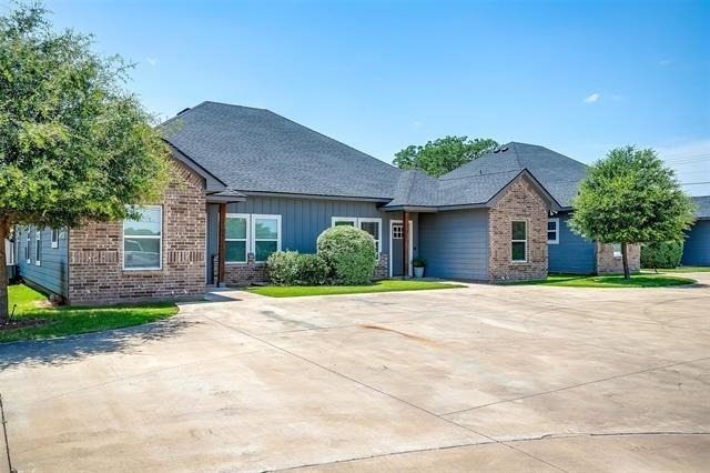 2700 James - Photo 1