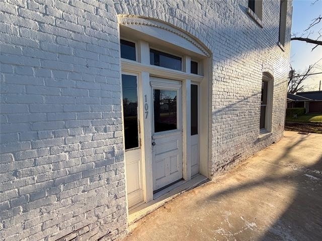 107 E Stone Street - Photo 5