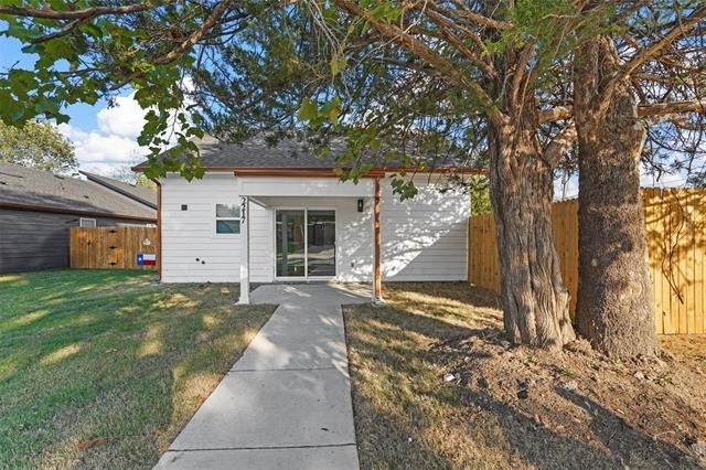 2217 Sayle Street - Photo 0