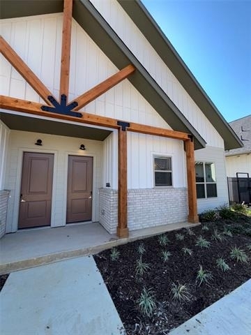 2036 Oak Grove - Photo 0