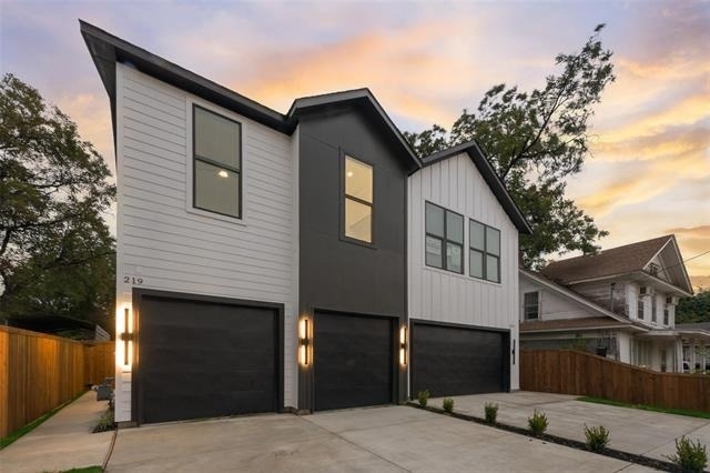 219 W Yarmouth Street - Photo 1