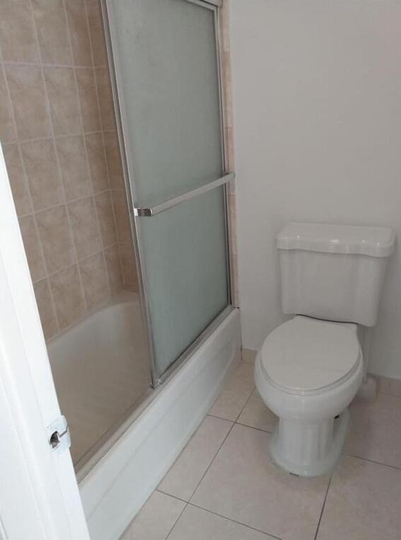 8001 Crespi Boulevard - Photo 5