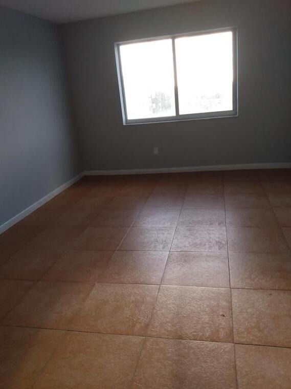 8001 Crespi Boulevard - Photo 4