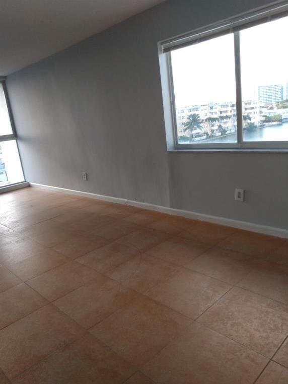 8001 Crespi Boulevard - Photo 3