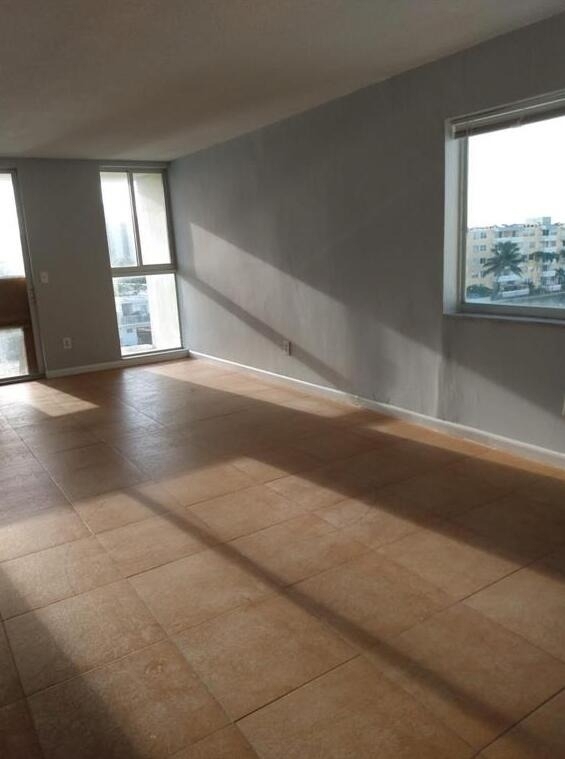 8001 Crespi Boulevard - Photo 7