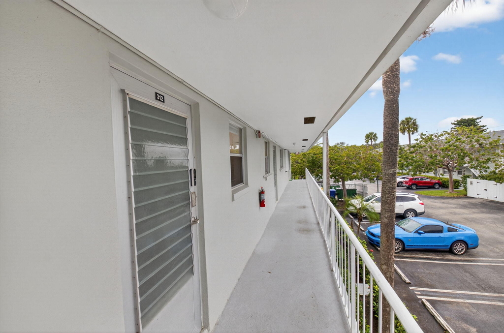 2340 Sw 22nd Avenue - Photo 3