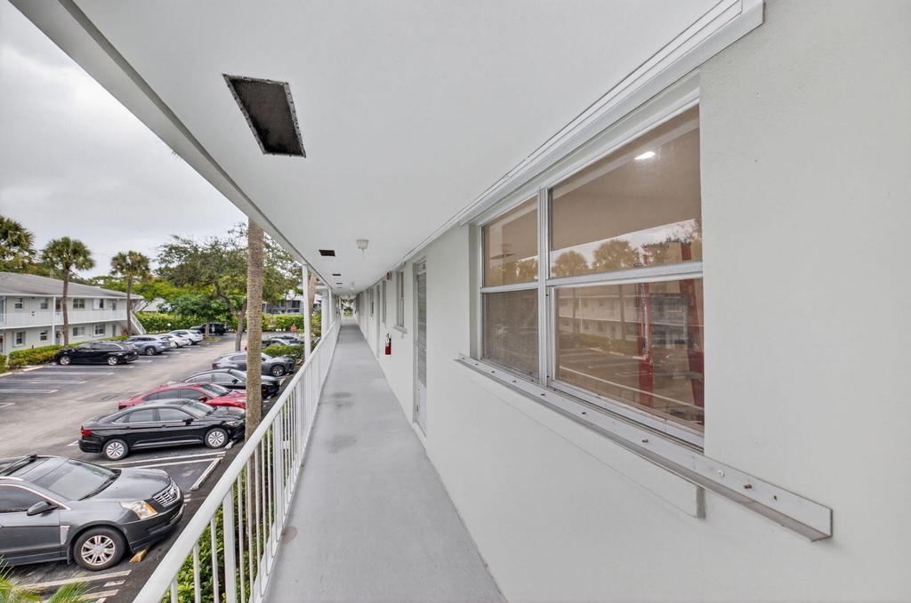 2340 Sw 22nd Avenue - Photo 2