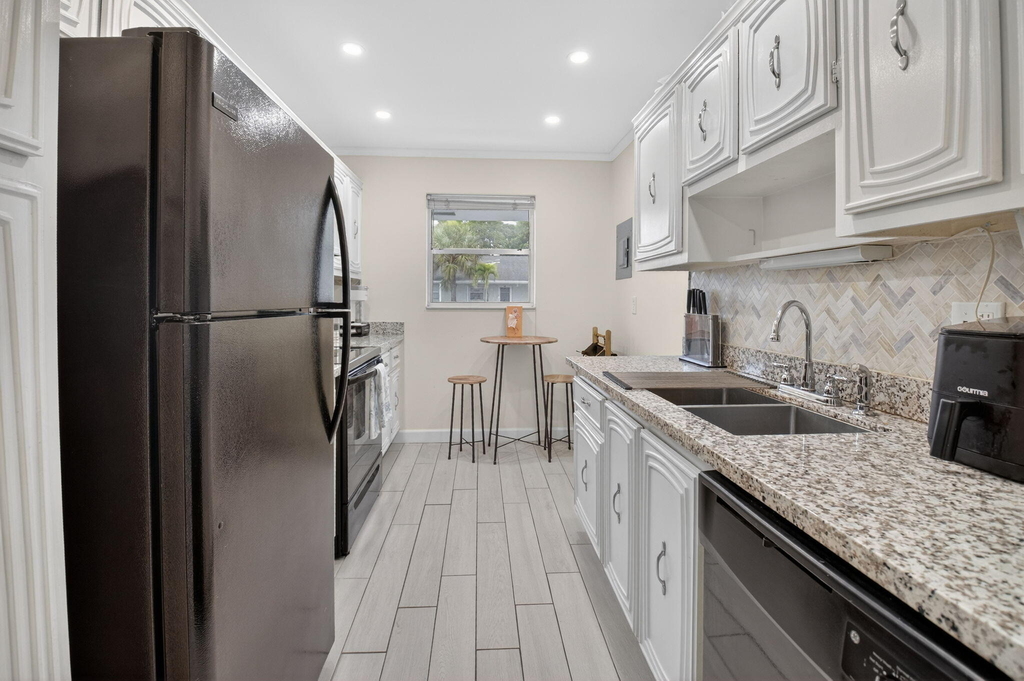 2340 Sw 22nd Avenue - Photo 14
