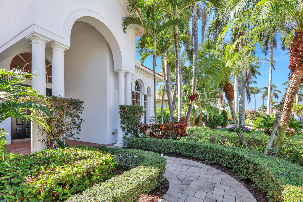 528 Les Jardin Drive - Photo 2