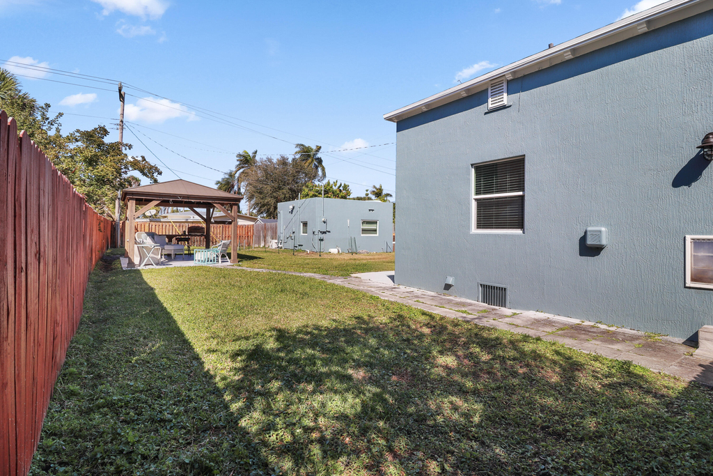 301 Hawthorne Drive - Photo 9