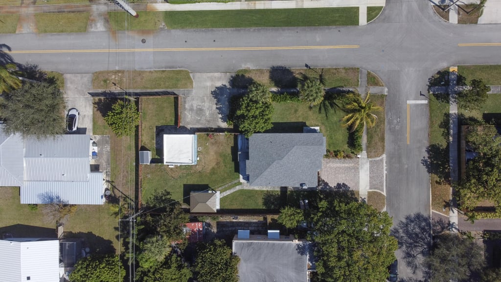 301 Hawthorne Drive - Photo 6