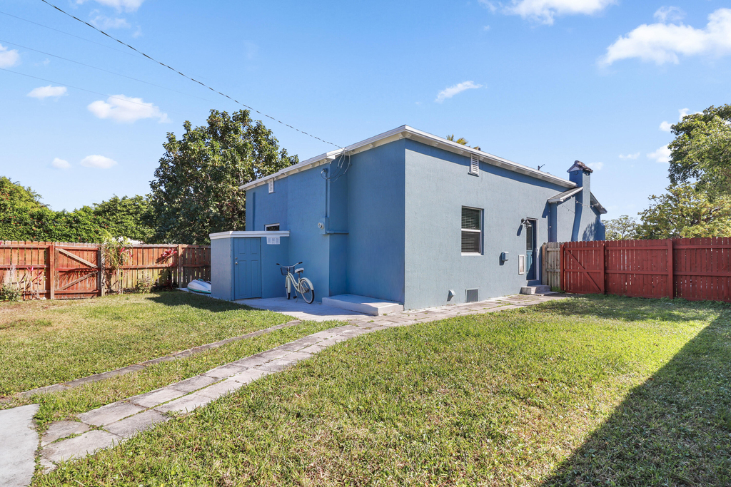 301 Hawthorne Drive - Photo 13