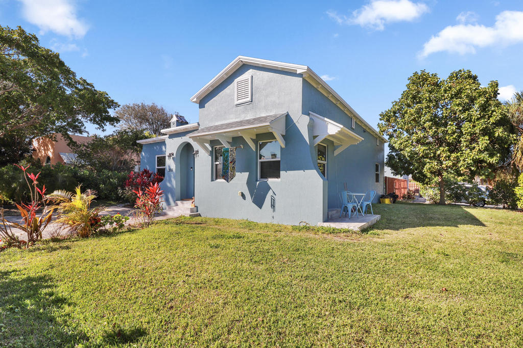 301 Hawthorne Drive - Photo 4