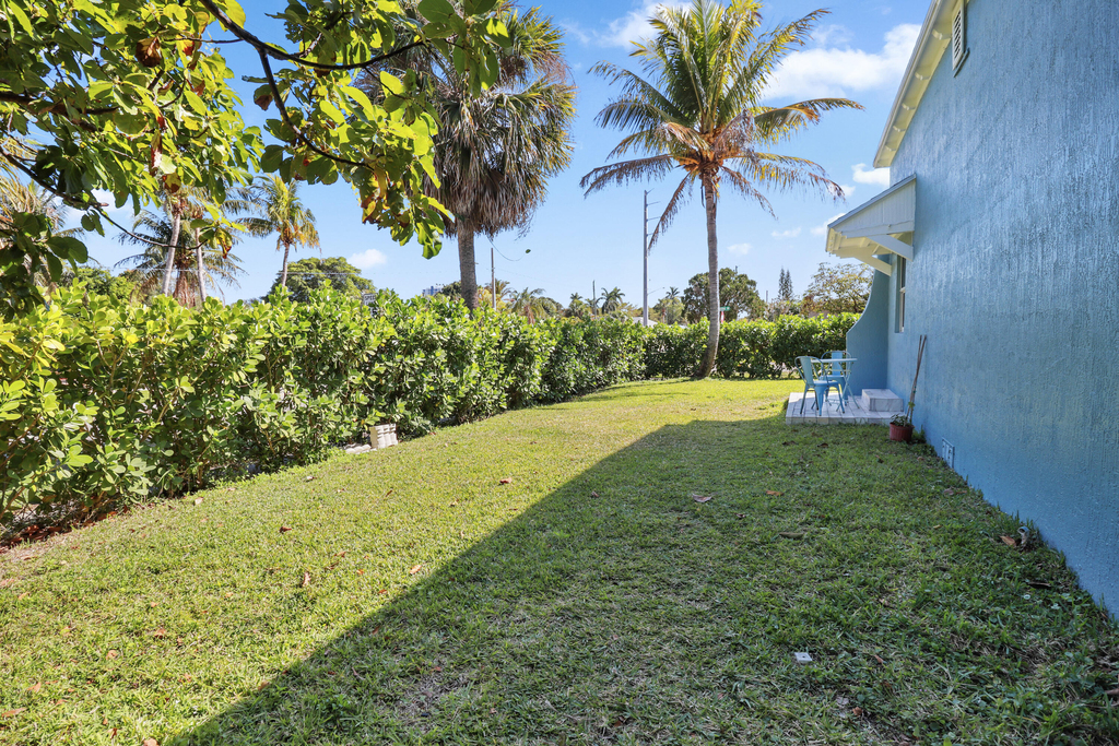 301 Hawthorne Drive - Photo 14